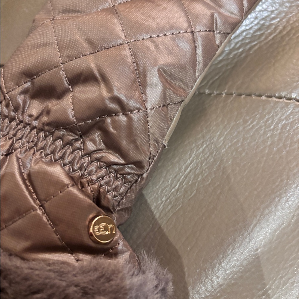 Brand New UGG Brown Quilted Gloves with Fur Trim Size L/XL - Picture 6 of 6